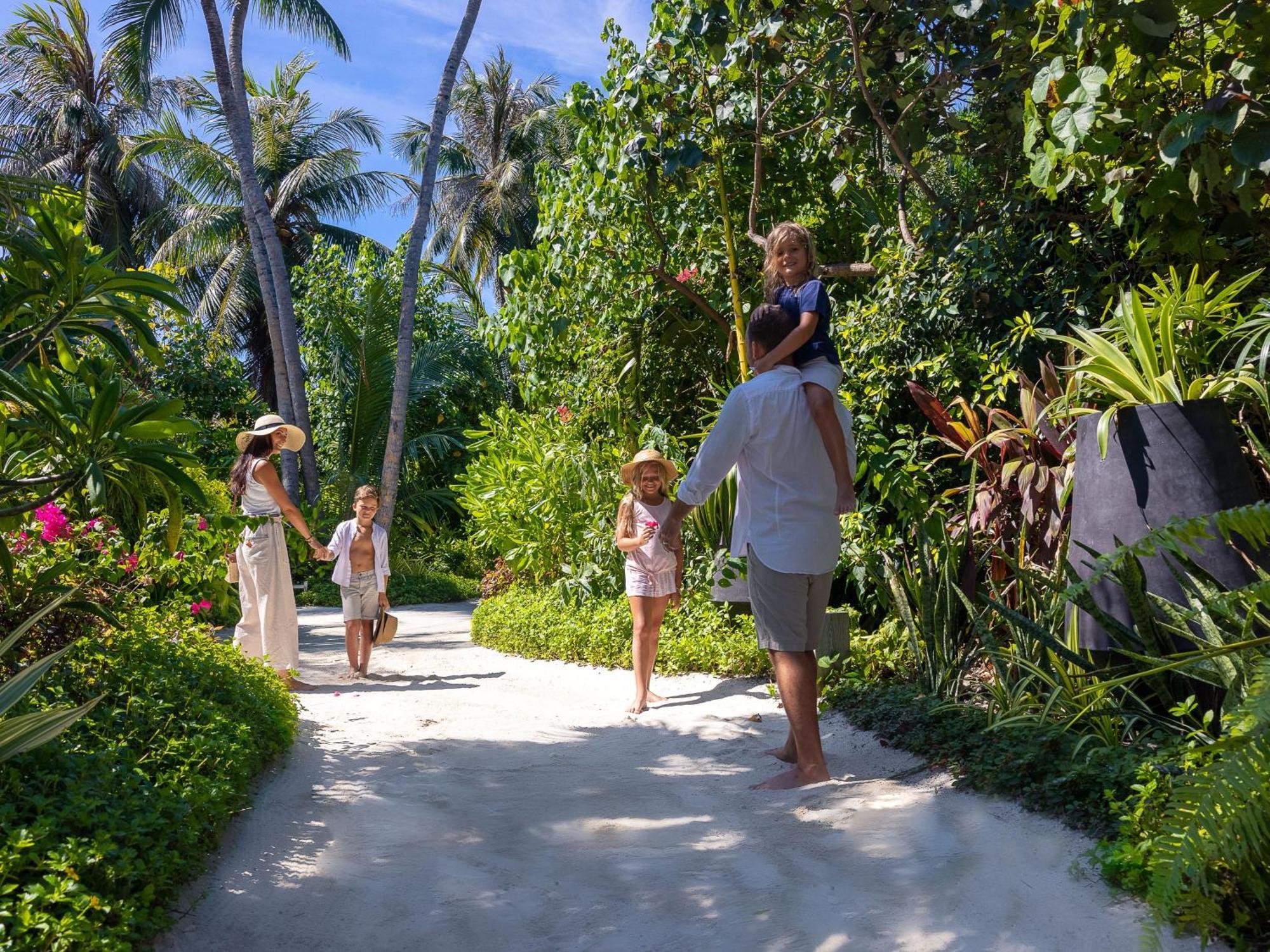 The Nautilus Maldives Hotel Kamadhoo Exterior photo